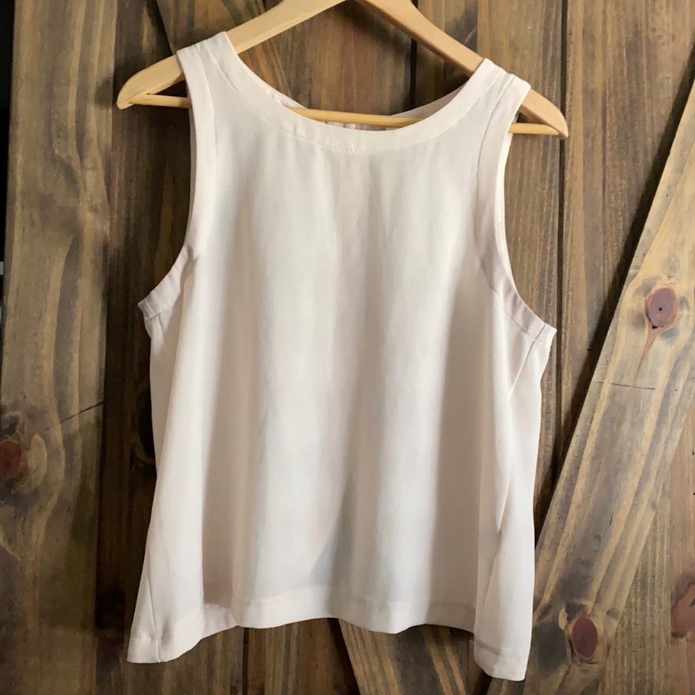 Medium super cute open back silky shirt